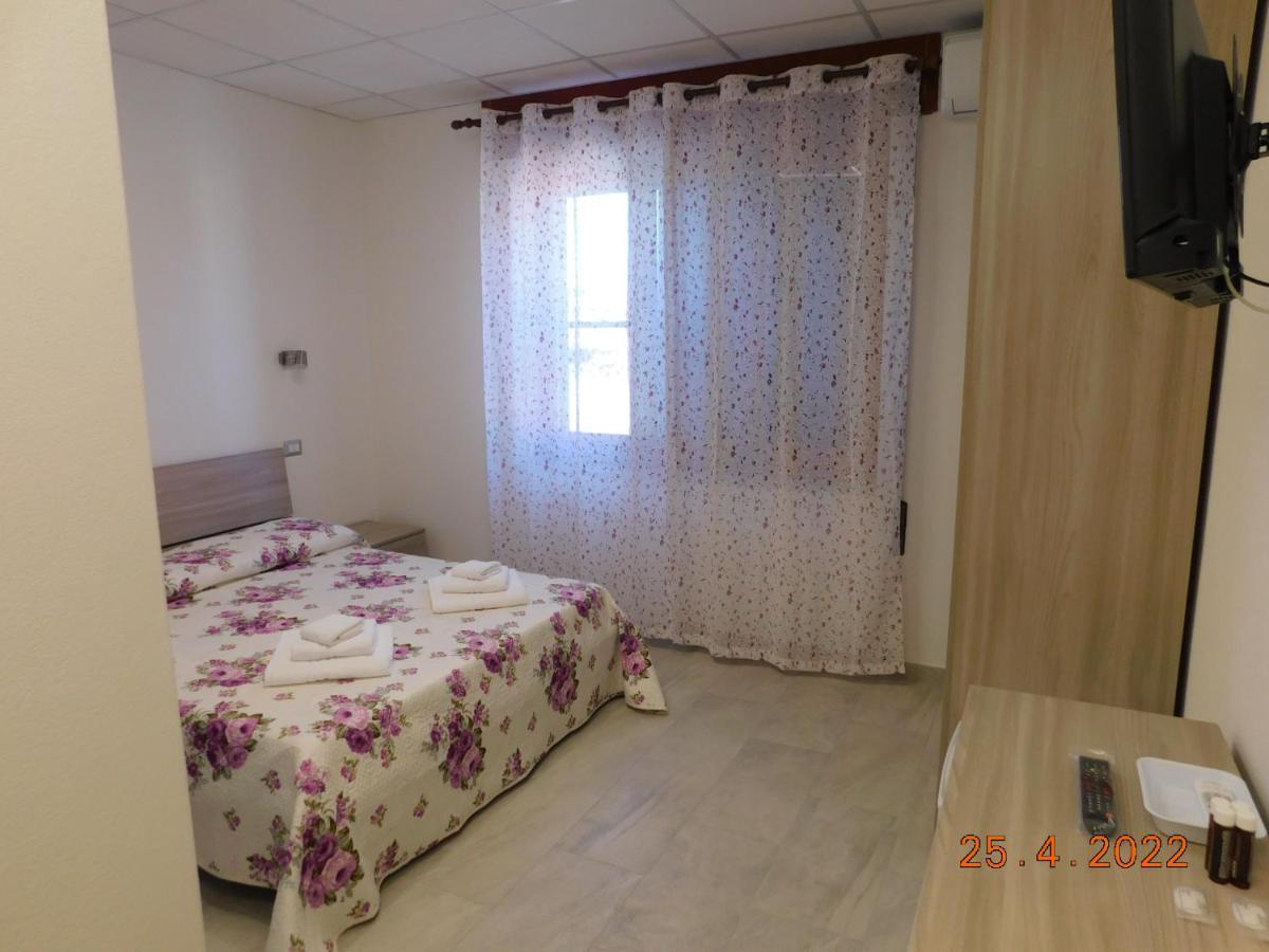 B&B Divino Cabras Ngoại thất bức ảnh