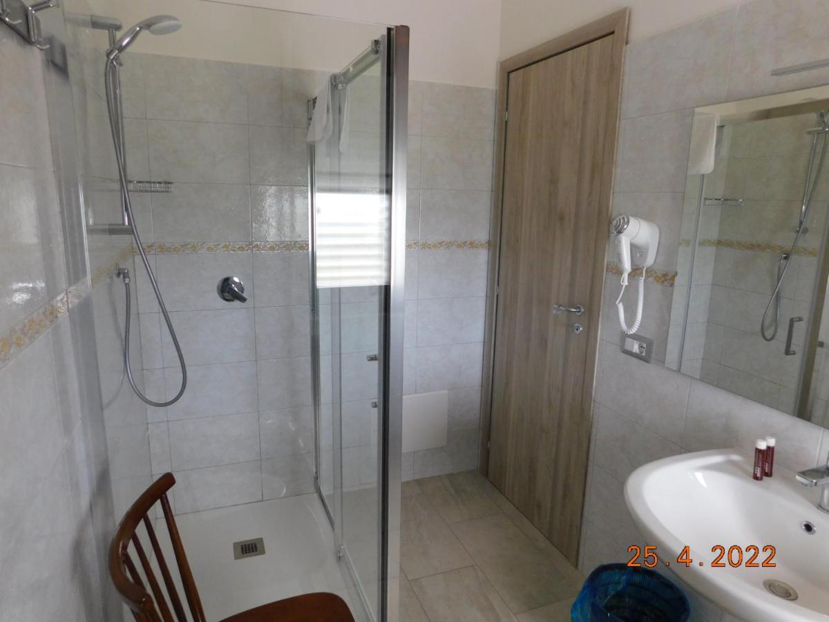 B&B Divino Cabras Ngoại thất bức ảnh