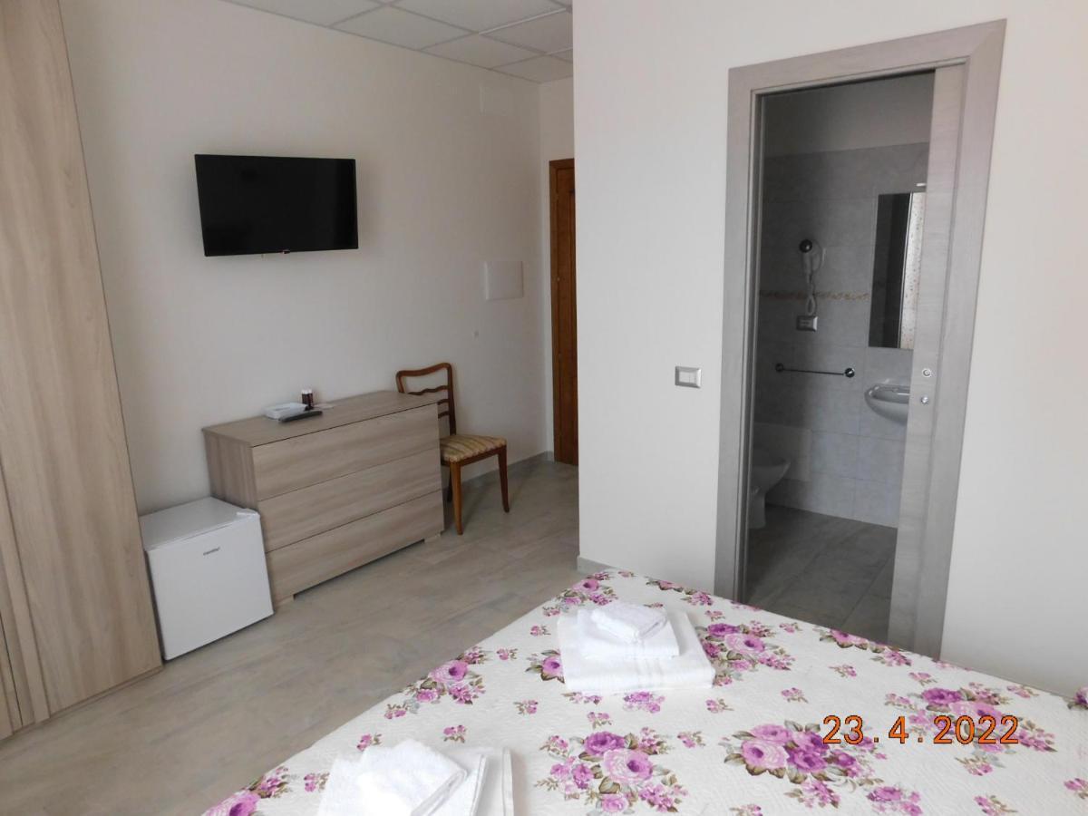 B&B Divino Cabras Ngoại thất bức ảnh
